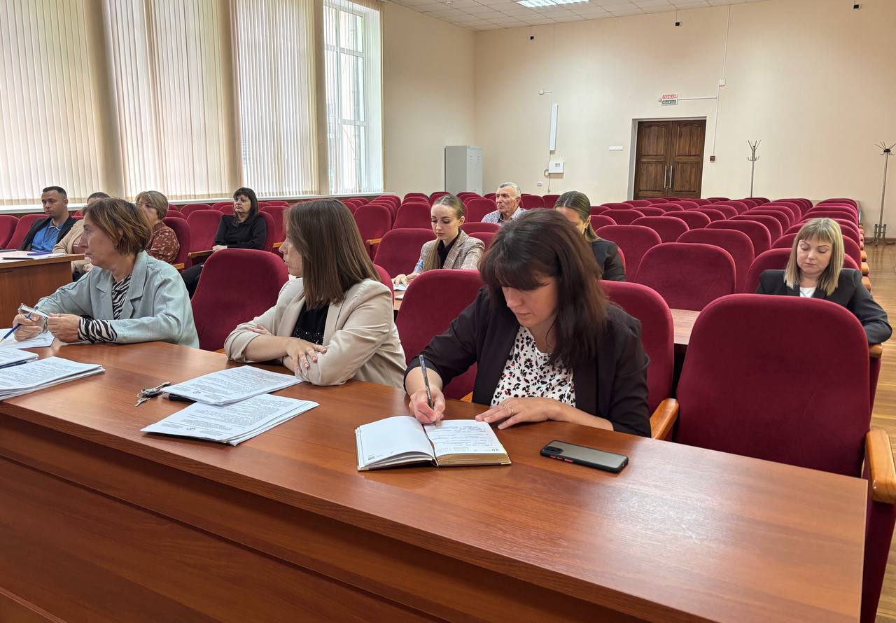 Сегодня состоялось заседание комиссии по делам несовершеннолетних.