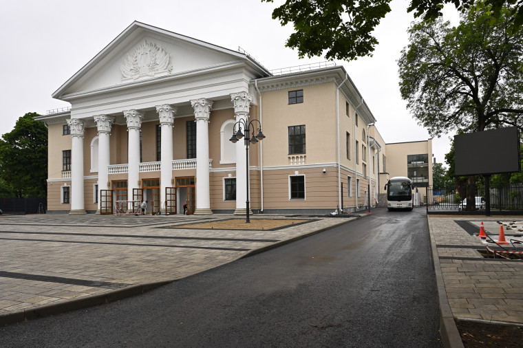Концертный зал «Нальмэс», где в прошлом году была завершена масштабная реконструкция, готовится к запуску. Концертная жизнь в обновлённом учреждении культуры стартует в ближайшее время. Концертный зал «Нальмэс», где в прошлом году была завершена масштабная реконструкция, готовится к запуску. Концертная жизнь в обновлённом учреждении культуры стартует в ближайшее время.