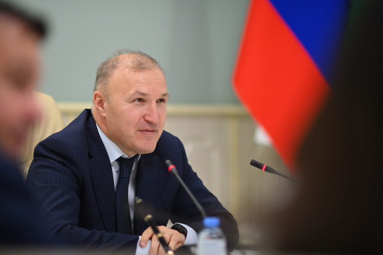 Глава Адыгеи встретился с талантливой молодёжью в рамках проекта «Экскурсия со Знанием». Глава Адыгеи встретился с талантливой молодёжью в рамках проекта «Экскурсия со Знанием».