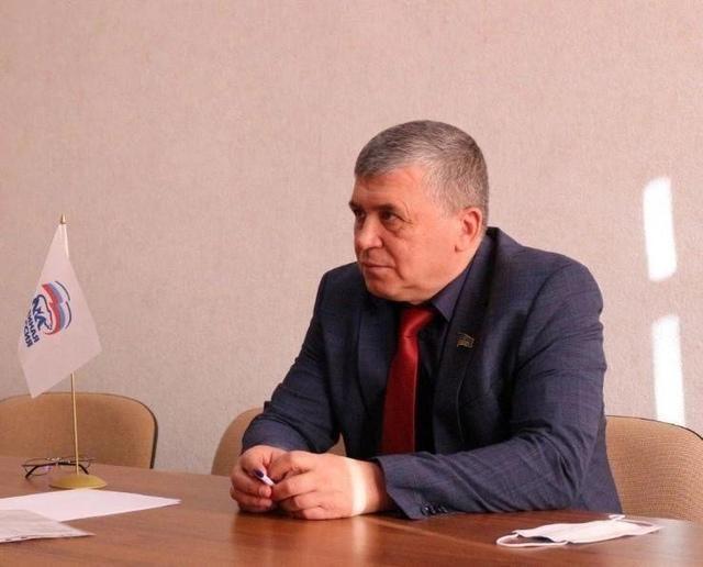 А.А. Купин проводит встречи с населением в приемной Единой России. А.А. Купин проводит встречи с населением в приемной Единой России.