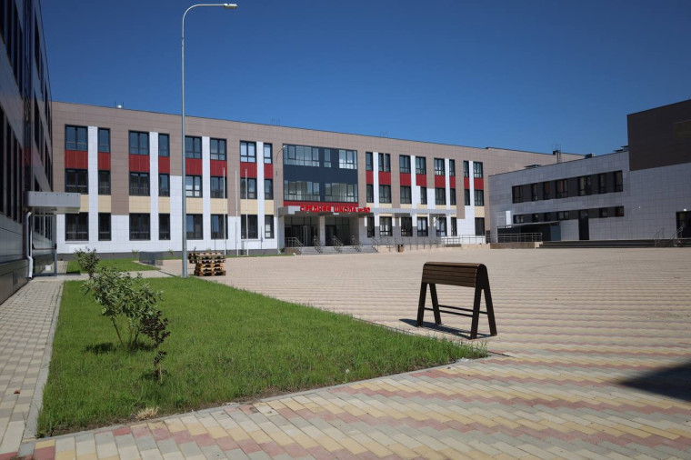 В Яблоновском завершается строительство новой школы. В Яблоновском завершается строительство новой школы.