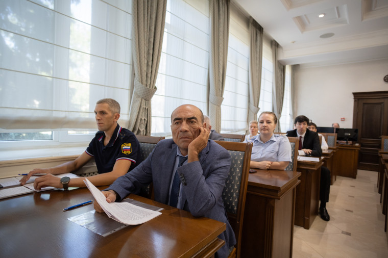 В Адыгее обсудили проблему повреждения автодорог большегрузами. В Адыгее обсудили проблему повреждения автодорог большегрузами.